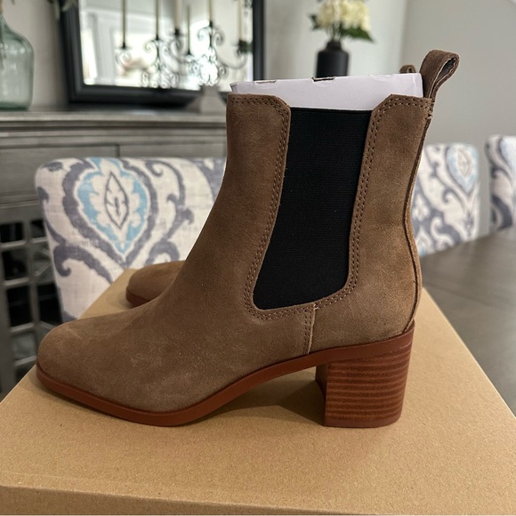 NWT Steve Madden Rhiannon Chelsea Boot Women’s Size 6 Cognac Brown Suede - Picture 1 of 12